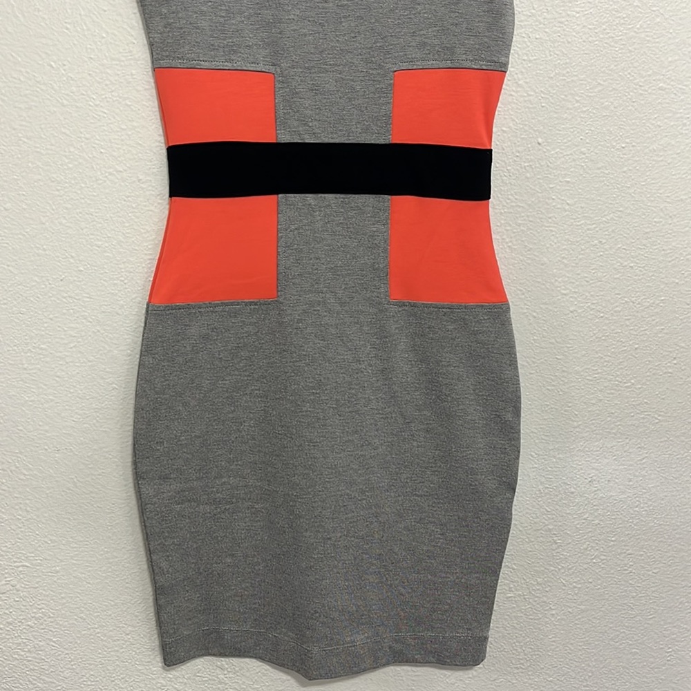 French Connection gray, black, and pink body con dress size 6 - Picture 3 of 11